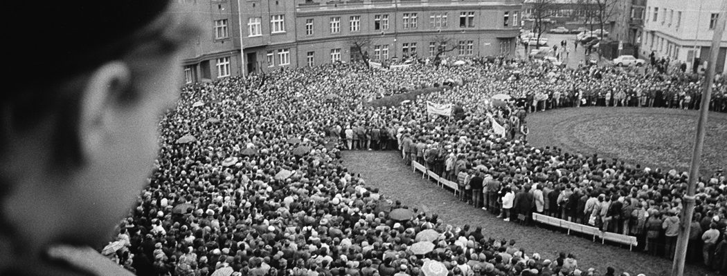 Povolená demonstrace nezavislých iniciativ, Praha, prosinec 1988.