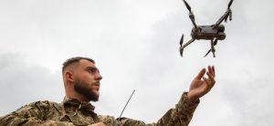 Manuál asymetrické obrany: Jaké zbraně využít k záchraně demokracie
