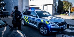 Policie pod vlivem, tituly z internetu a rovnost před zákonem