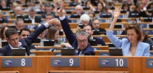 Asistenti europoslanců pracují pro Rusko i Čínu. Evropský parlament je bezbranný