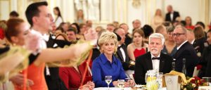 Když vojsko tančí. Do výdajů na obranu jde i ples, miliardy ale létají jinde