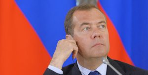 Banka pro obcházení sankcí je v likvidaci. Peníze prala i pro Medveděva