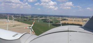 Větrníky se vám líbit nemusí, ale bez nich je elektřina dražší, říká hlavní ekonom ČEZ