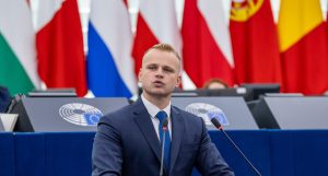 Studenti z Brna na návštěvě u extremistů v europarlamentu. Škola žádný problém nevidí