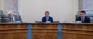 Macinka vyžaduje mlčení MZV směrem k Hradu. Informace chodí jen „podle odvahy velvyslanců“